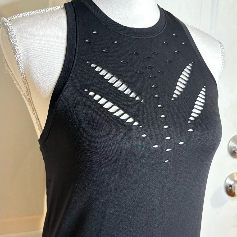 Victoria Sport Black seamless cut-out fitness tank size Small. - Picture 2 of 11